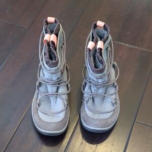 Clarks Women's Winter Boots in Gray and Pink